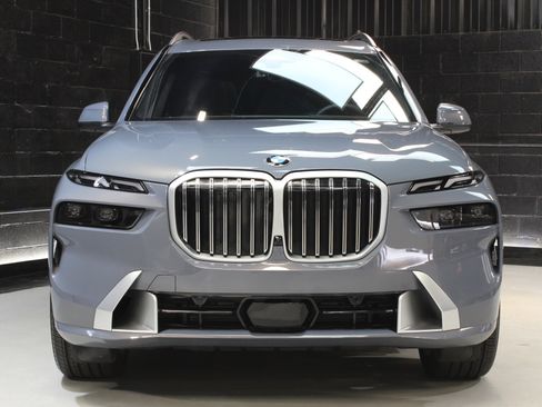 Used 2024 BMW X7 xDrive40i w/ Climate Comfort Package image 5