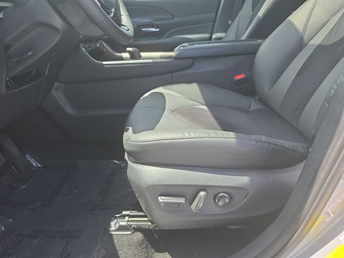 Used 2025 Toyota Grand Highlander AWD Hybrid image 27