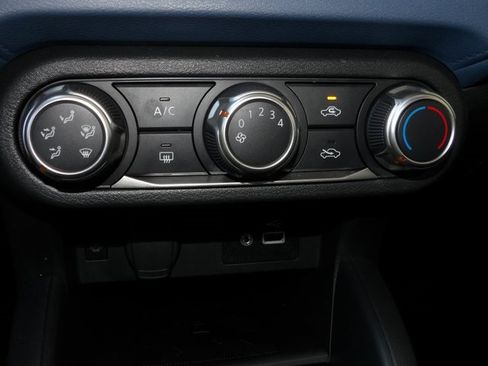 Used 2025 Nissan Versa SV w/ Trunk Package image 20