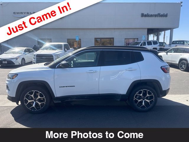 Used 2025 Jeep Compass Limited AWD/4WD image 2