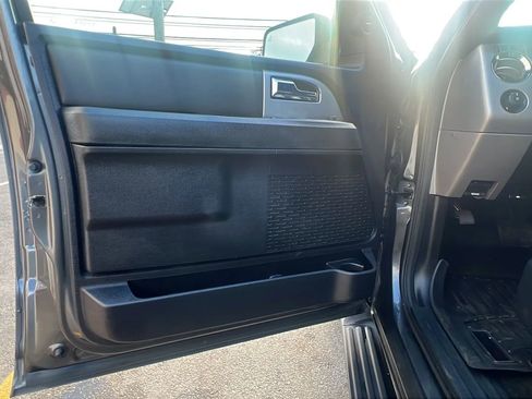 Used 2017 Ford Expedition XLT w/ Equipment Group 202A image 25