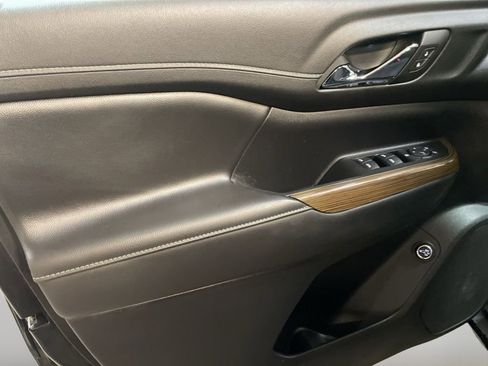 Used 2023 GMC Acadia SLE w/ Driver Convenience Package image 16