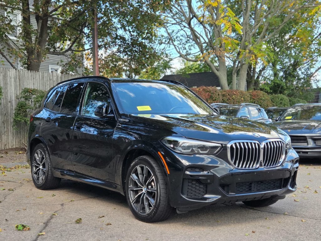 Used 2022 BMW X5 xDrive40i w/ M Sport Package AWD/4WD image 8