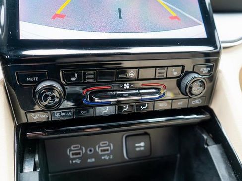 Used 2023 Jeep Grand Cherokee Limited AWD/4WD image 32