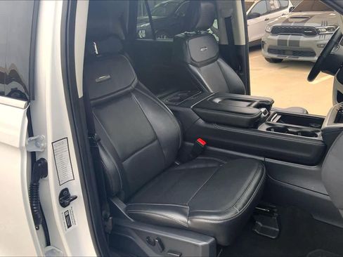Used 2025 Ford Expedition Platinum AWD/4WD image 9
