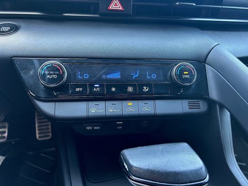 Used 2025 Hyundai Elantra Sport w/ Cargo Package FWD image 20