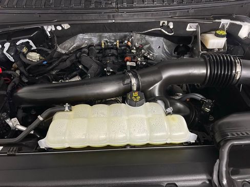 Used 2024 Ford Expedition Platinum image 9