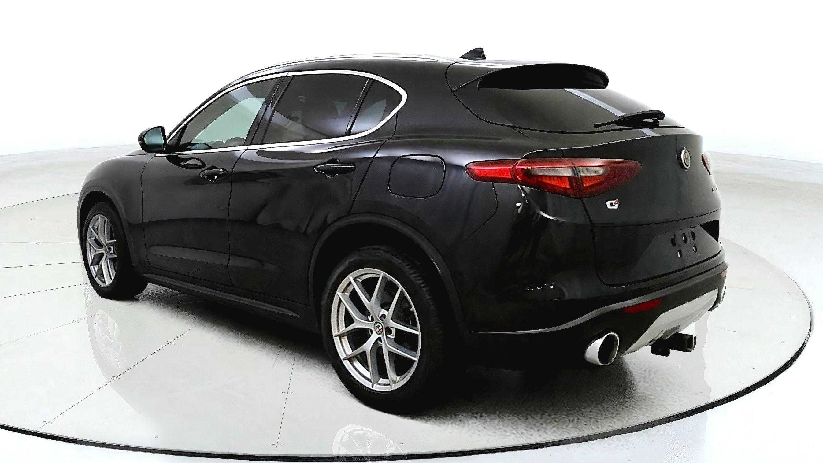 Used 2018 Alfa Romeo Stelvio Ti AWD/4WD image 5