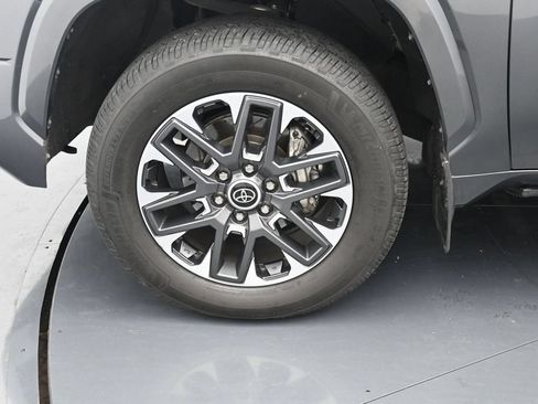 Used 2022 Toyota Tundra Limited AWD/4WD image 12