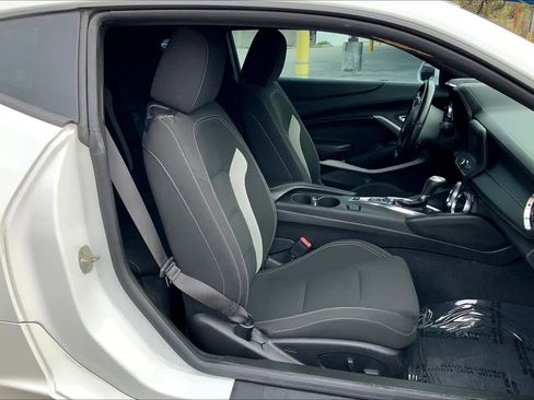 Used 2018 Chevrolet Camaro LT RWD image 8
