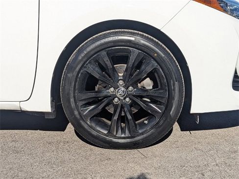 Used 2018 Toyota Corolla LE image 11