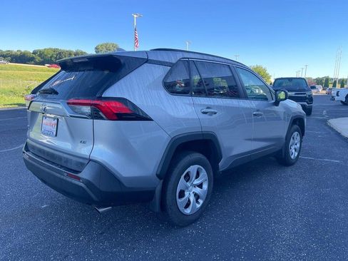 Used 2021 Toyota RAV4 LE FWD image 3