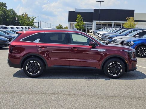 Used 2025 Kia Sorento S w/ Panoramic Sunroof Package FWD image 7