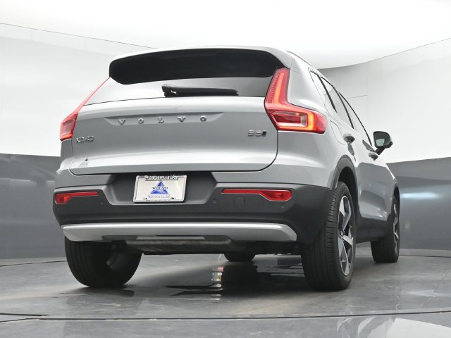 Used 2024 Volvo XC40 B5 Plus AWD/4WD image 16