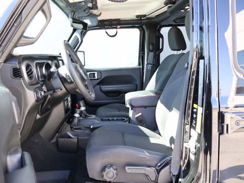 Used 2022 Jeep Gladiator Sport image 8