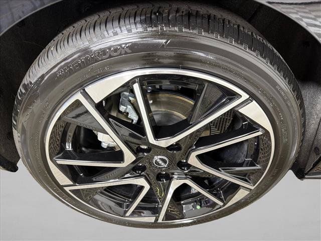 Used 2025 Nissan Sentra SR FWD image 17