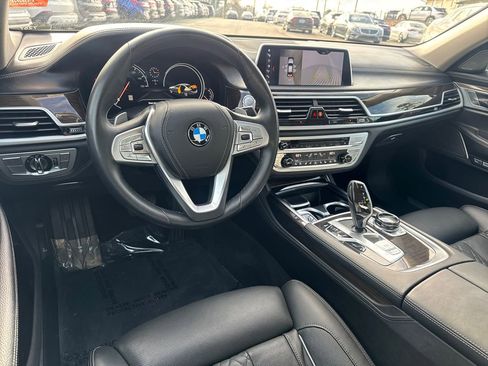 Used 2018 BMW 750i xDrive image 22