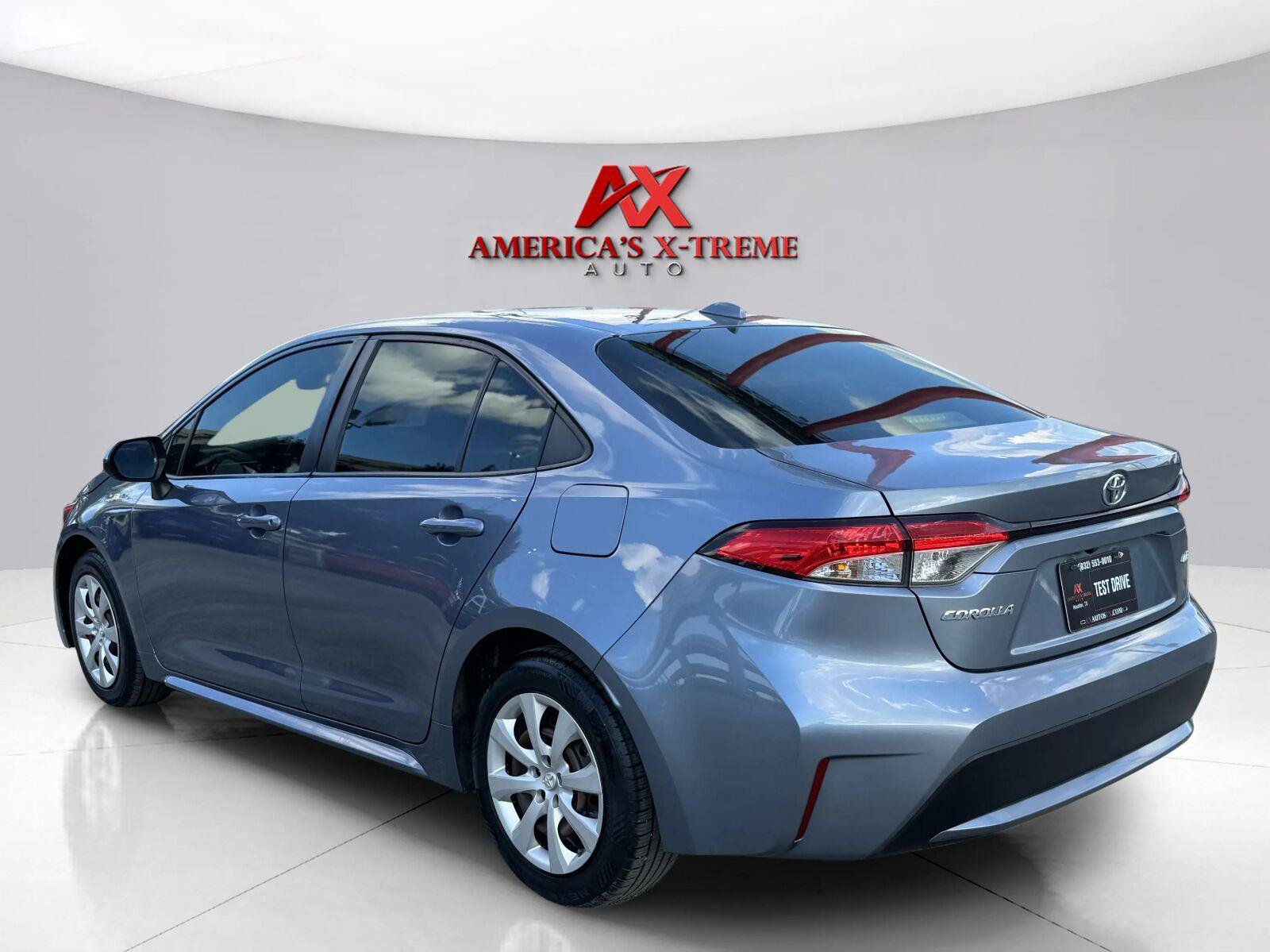 Used 2020 Toyota Corolla LE FWD image 4