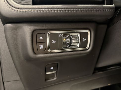 Used 2023 Lincoln Nautilus Reserve w/ Equipment Group 201A AWD/4WD image 17