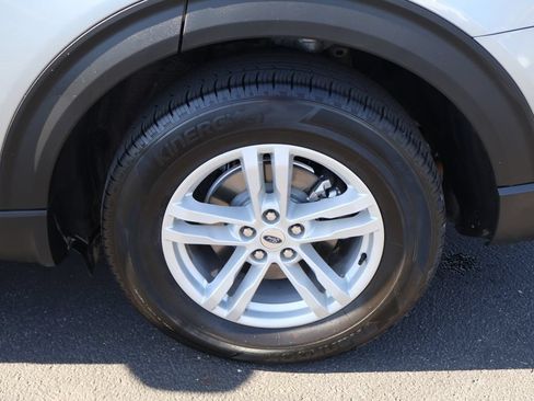 Certified 2024 Ford Explorer XLT RWD image 17