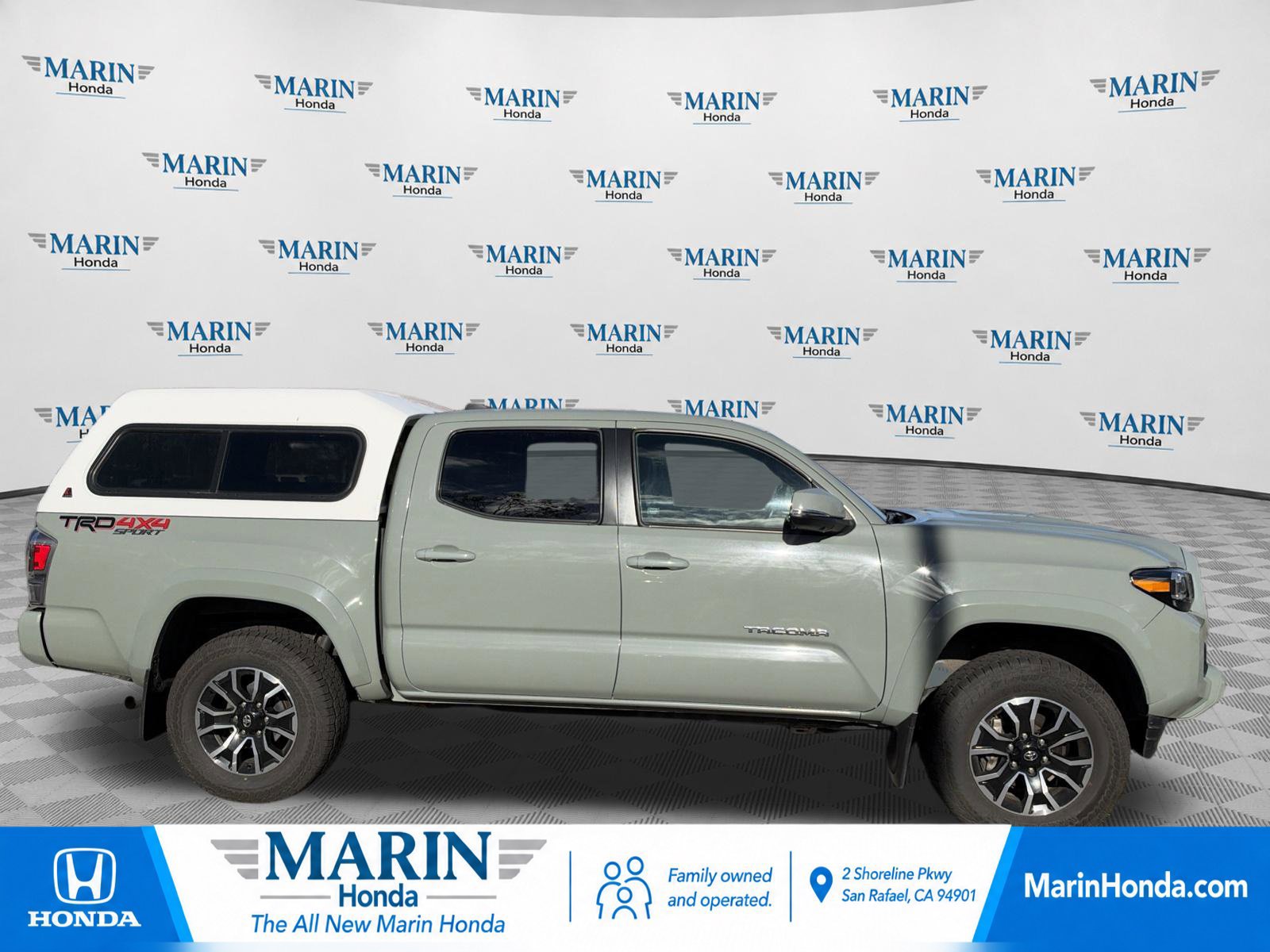 Used 2022 Toyota Tacoma TRD Sport w/ TRD Premium Sport Package AWD/4WD image 2