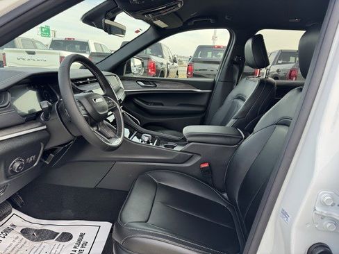 New 2026 Jeep Grand Cherokee Limited image 9