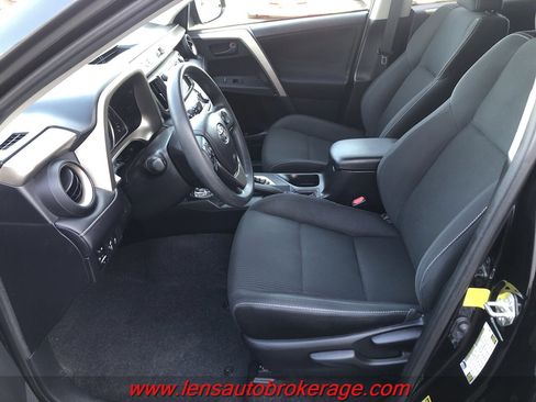 Used 2013 Toyota RAV4 XLE FWD image 4