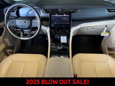 New 2025 Jeep Grand Cherokee L Limited AWD/4WD image 10