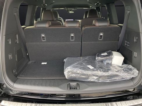 New 2025 Nissan Armada SL w/ Captain's Chari Seat Package image 15