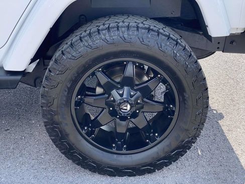 Used 2016 Jeep Wrangler Unlimited Sahara w/ Connectivity Group AWD/4WD image 42