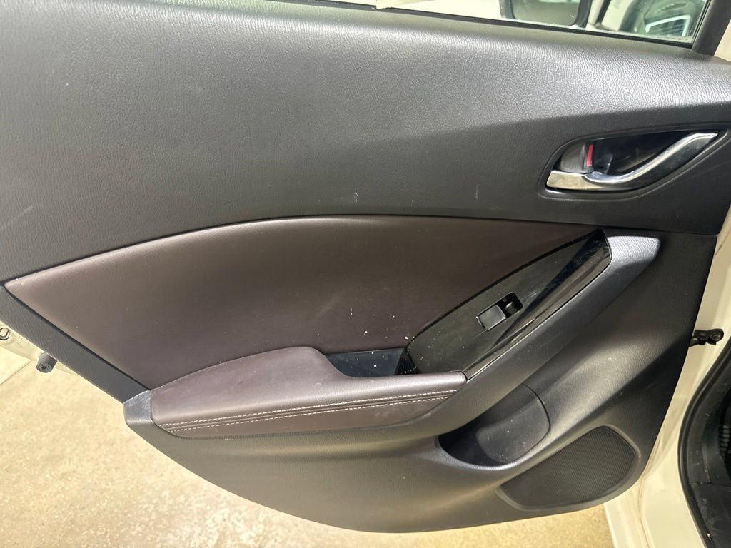 Used 2018 MAZDA MAZDA3 Grand Touring FWD image 20