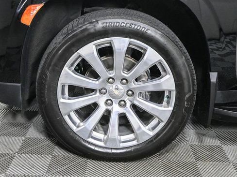 Used 2023 Chevrolet Suburban Premier image 4