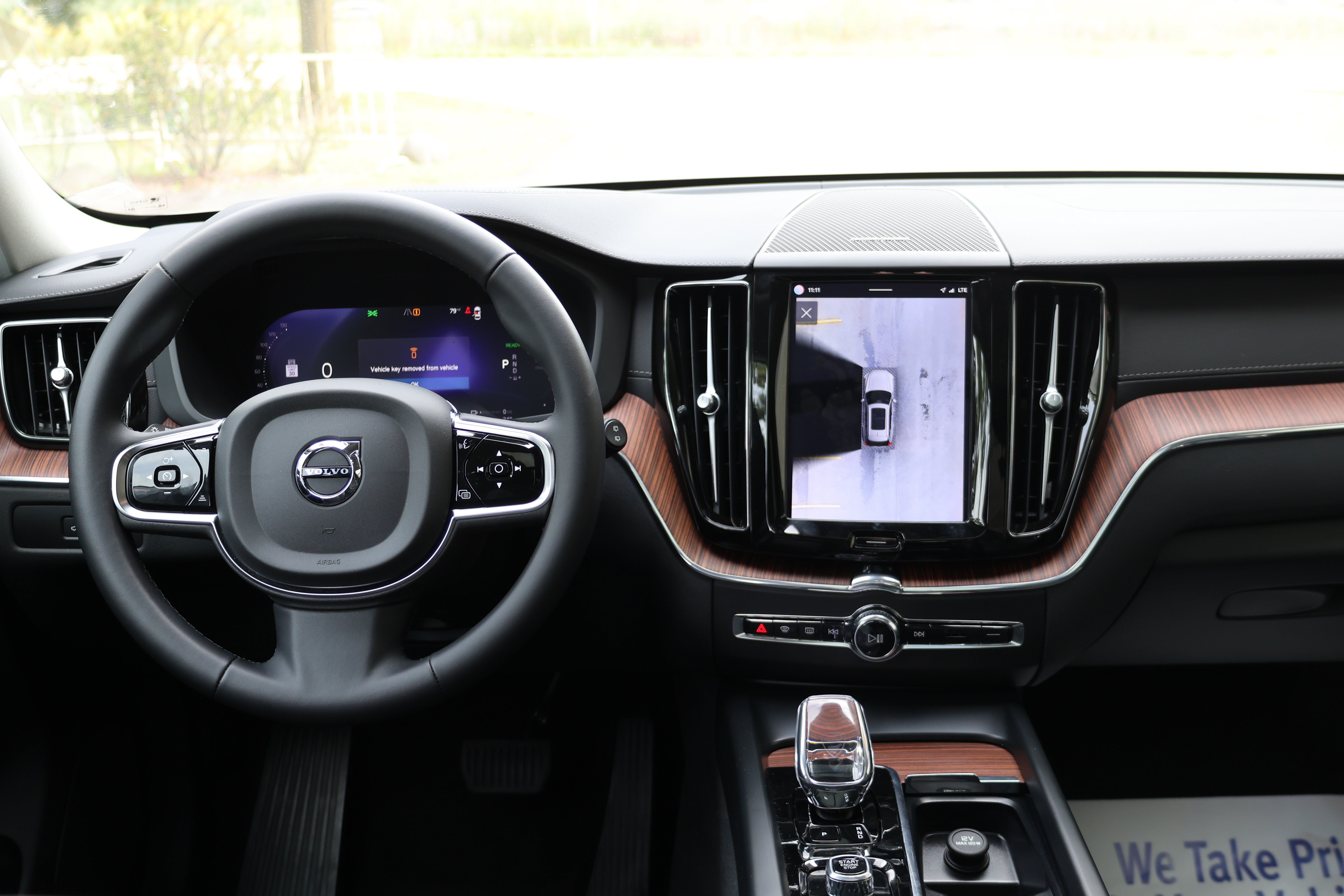 Used 2024 Volvo XC60 T8 Ultimate AWD/4WD image 30