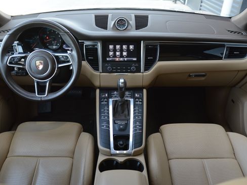 Certified 2018 Porsche Macan AWD/4WD image 12