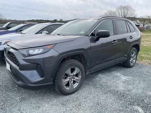 Used 2022 Toyota RAV4 LE AWD/4WD image 2