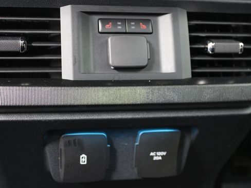 Used 2022 Ford F150 Platinum image 11