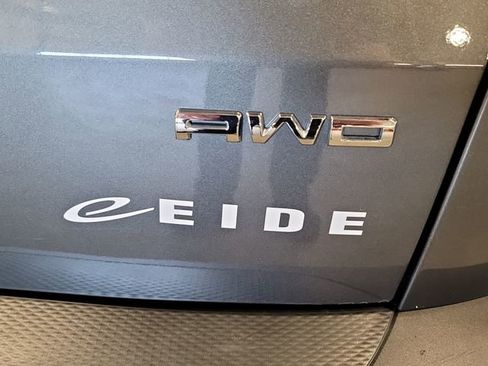 Used 2025 Ford Escape Platinum AWD/4WD image 16