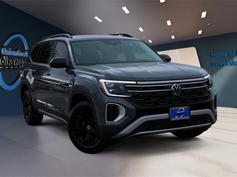 New 2026 Volkswagen Atlas Peak Edition image 3