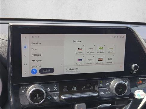 Used 2023 Toyota Highlander XLE FWD image 22