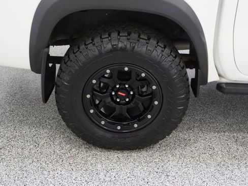 Used 2023 Nissan Frontier PRO-4X w/ Pro-4X Premium Package AWD/4WD image 6