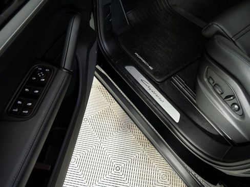 New 2026 Porsche Cayenne Base image 8
