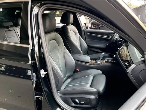 Used 2023 BMW 530i w/ Premium Package image 8