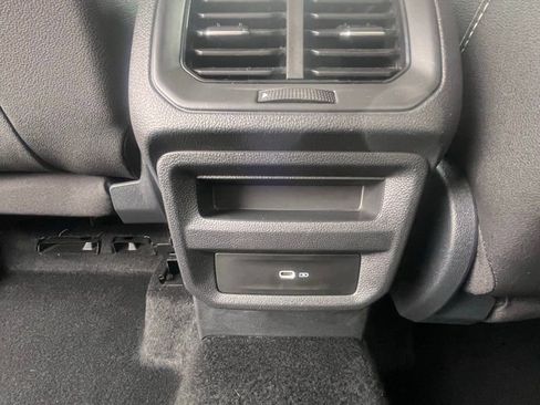 Certified 2024 Volkswagen Taos SE image 19