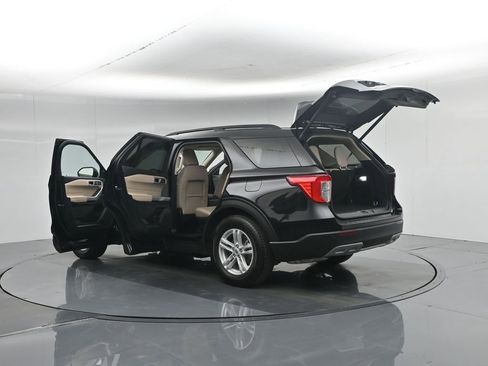 Used 2024 Ford Explorer XLT w/ Equipment Group 202A RWD image 39