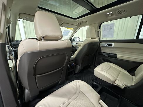 Used 2020 Ford Explorer Platinum w/ Premium Technology Package image 25