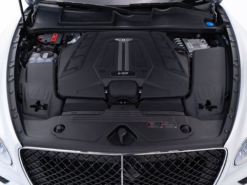 New 2025 Bentley Bentayga V8 image 48