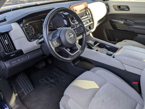 Used 2024 Nissan Pathfinder SV image 17