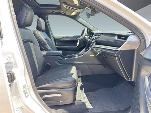 New 2025 Jeep Grand Cherokee Altitude image 24