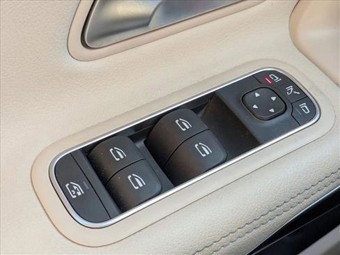 Used 2025 Mercedes-Benz CLA 250 4MATIC image 11