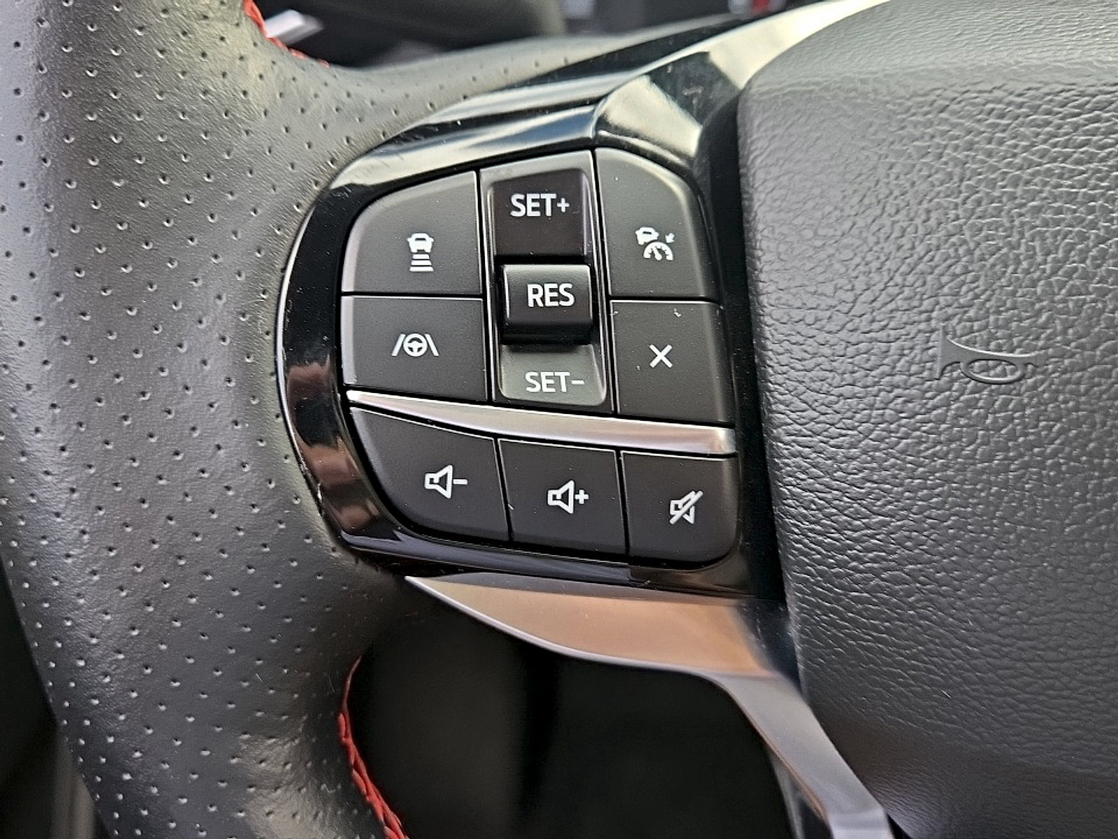 Used 2023 Ford Explorer ST-Line AWD/4WD image 13
